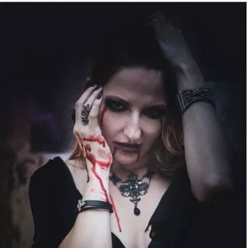 Halloween - Chapter I - VAMPYRES (BITE ME)
