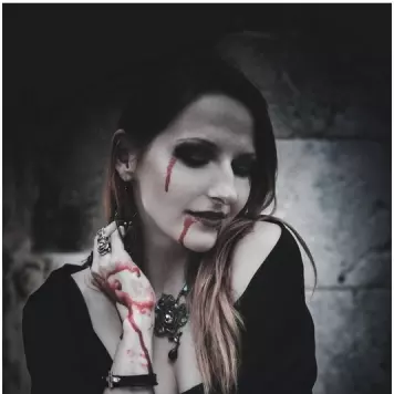 Halloween - Chapter I - VAMPYRES (BITE ME)
