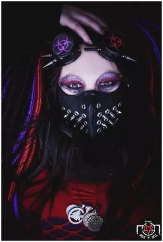 Rose Noire, C.Y.B.E.R.I.N.G