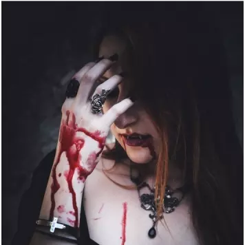 Halloween - Chapter I - VAMPYRES (BITE ME)