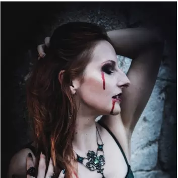Halloween - Chapter I - VAMPYRES (BITE ME)