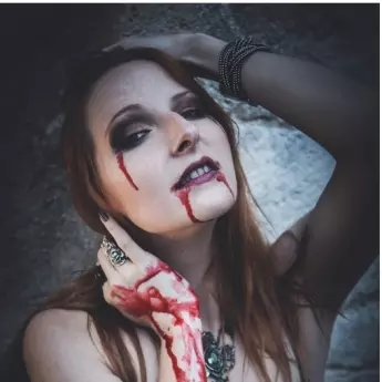 Halloween - Chapter I - VAMPYRES (BITE ME)