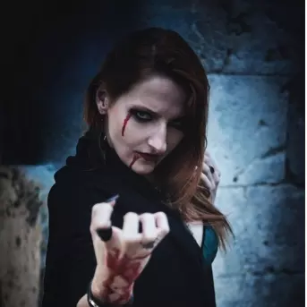 Halloween - Chapter I - VAMPYRES (BITE ME)