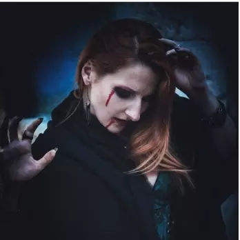 Halloween - Chapter I - VAMPYRES (BITE ME)