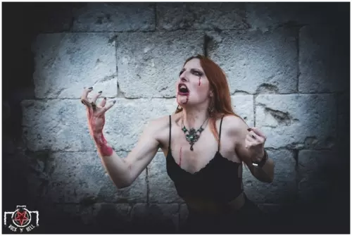 Halloween - Chapter I - VAMPYRES (BITE ME)
