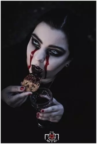 Halloween - Chapter I - VAMPYRES (HAIL THE APOCALYPSE))