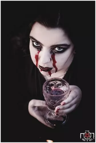 Halloween - Chapter I - VAMPYRES (HAIL THE APOCALYPSE))