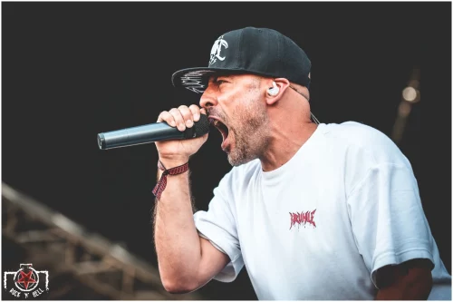 white-sofa-666-festival-2