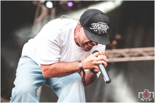 white-sofa-666-festival-7